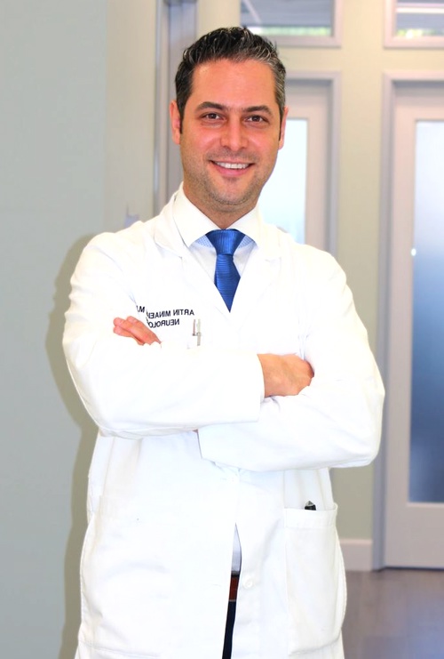 دکتر آرتین مینائیان نویسنده فرازطب